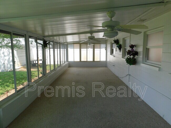 Building Photo - 3563 Floral Dr SE