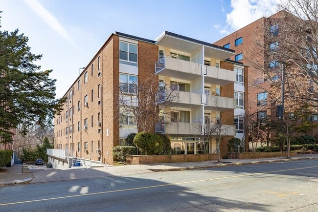 Building Photo - 100 Marion St