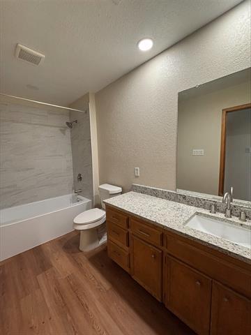 Building Photo - 702 Matthews Ct