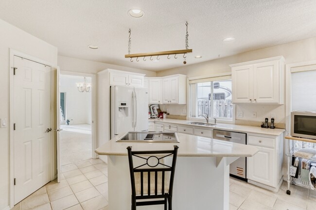 Building Photo - 374 NE 49th Ave