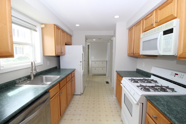 Building Photo - 67 Scofield Ave