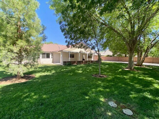 Building Photo - SPACIOUS HOME FOR RENT!