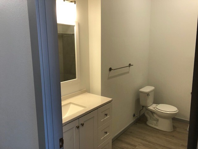 unit 8 bathroom - 300 Fairview Ave