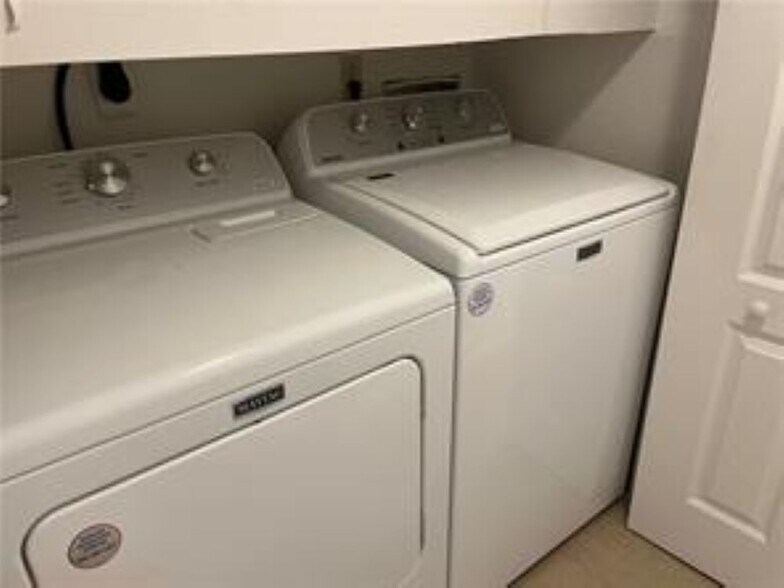 Laundry - 228 Jewel St