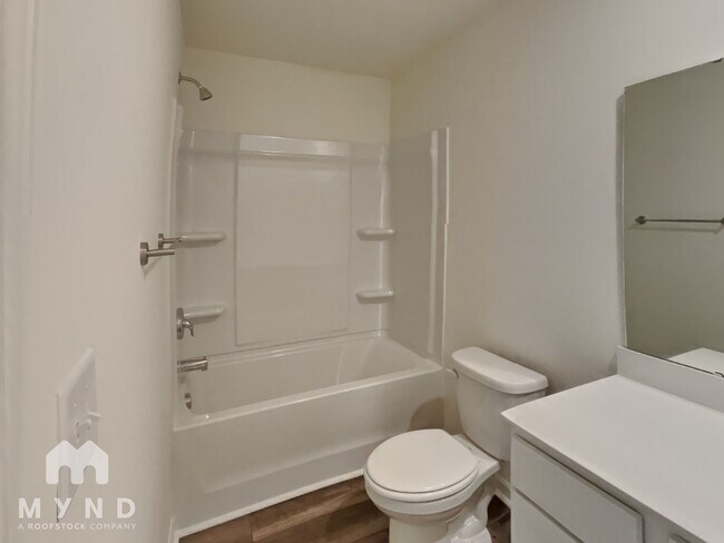 Building Photo - 1128 Centerview Dr