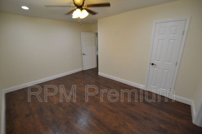 Building Photo - 9516 Gassie St