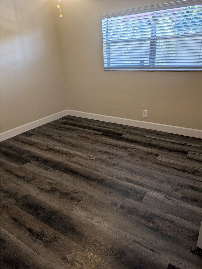 Building Photo - 5820 NW 17th Pl