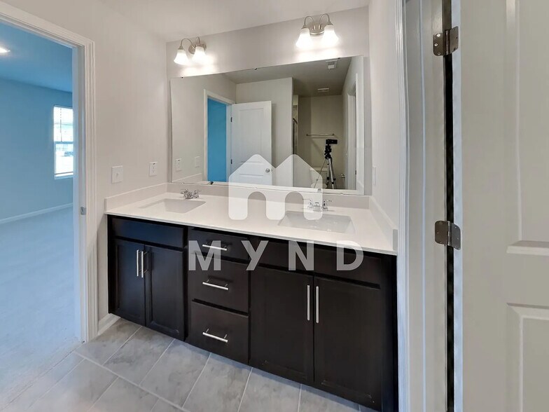 Building Photo - Room in Townhome on Sweet Lilac Wy