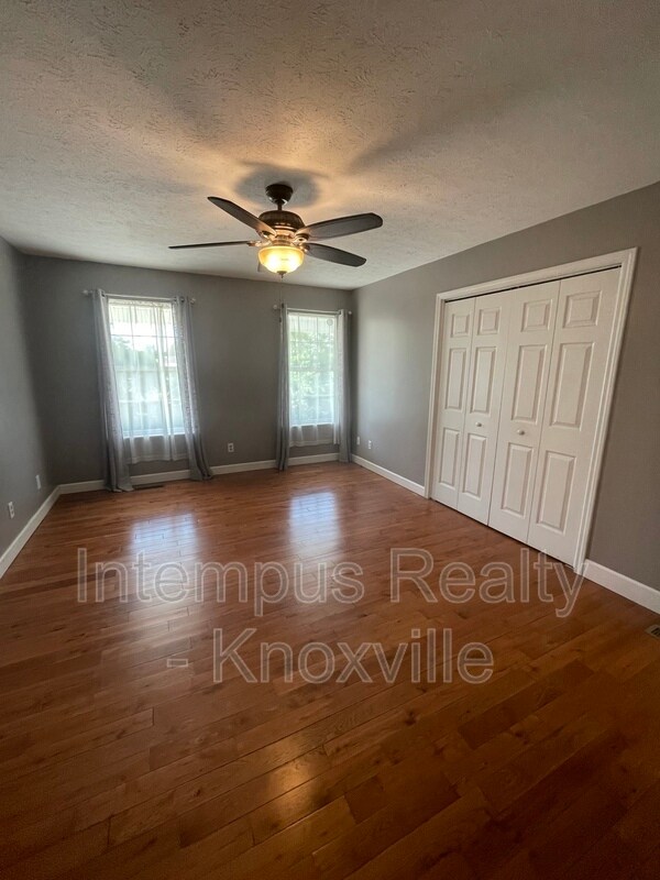 Building Photo - 7728 Chapel Bend Dr