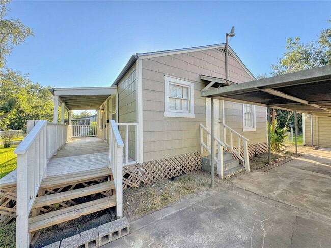 Building Photo - 6714 Dillon St