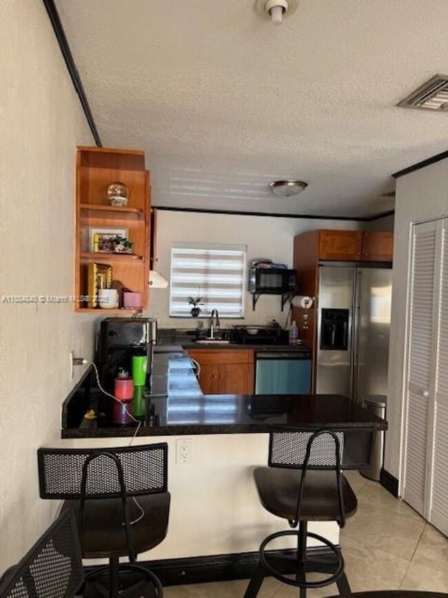 Building Photo - 6245 SW Kendale Lakes Cir