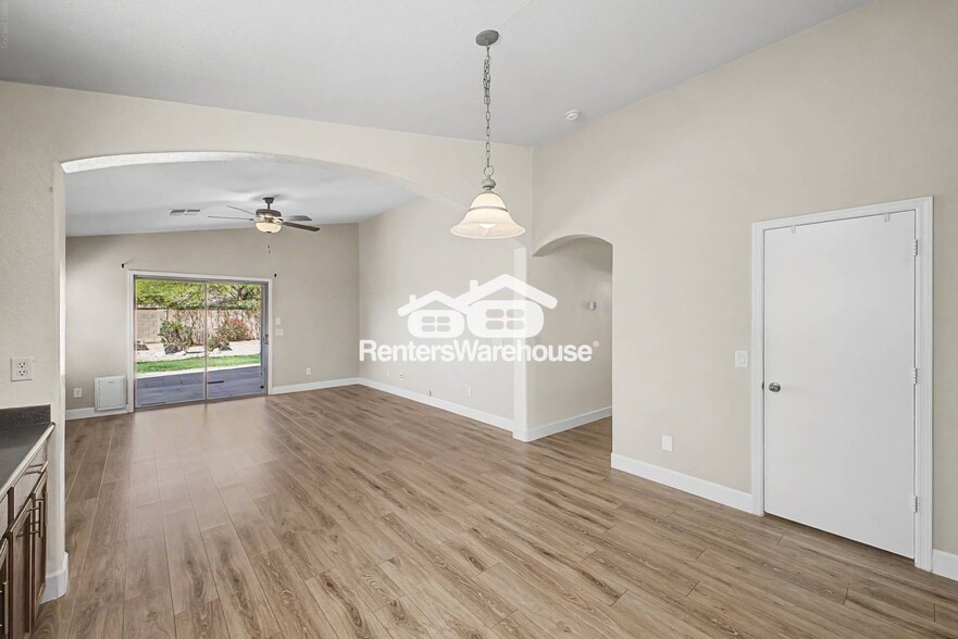 Building Photo - 29169 N Rosewood Dr