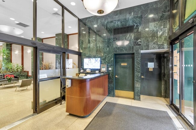 Building Photo - 340 E 93rd St