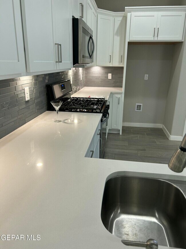 Building Photo - 10608 Hidden Palm Pl