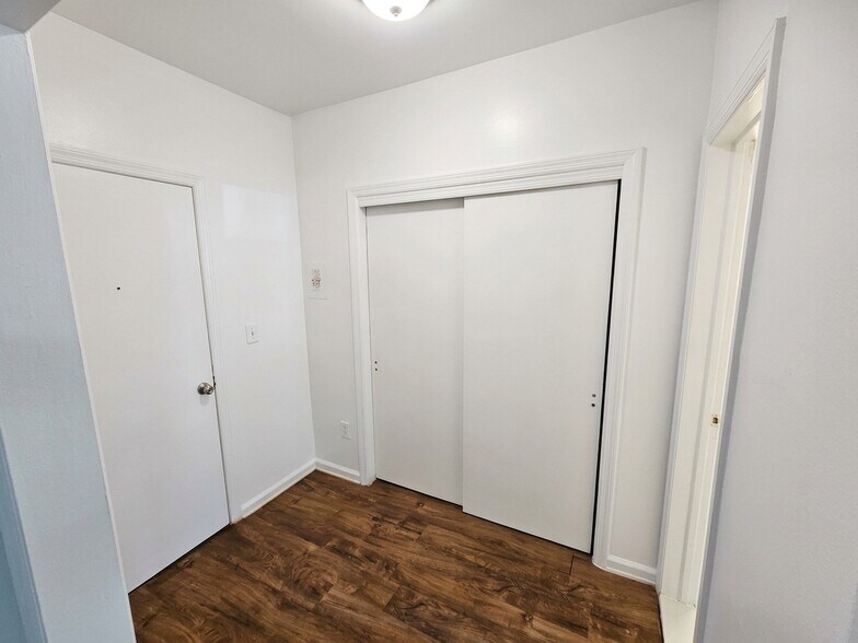 Entrance Area - 21 Old Allamuchy Rd