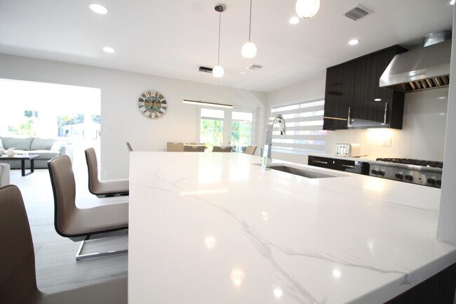 Building Photo - 2548 SE 14th St