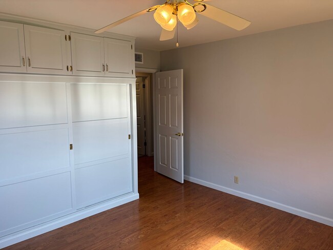 Building Photo - NICE 2 Bedroom Home with Large Enclosed Ya...