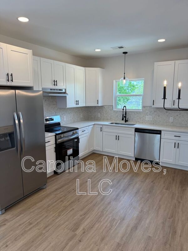 Building Photo - 7 2nd Ave