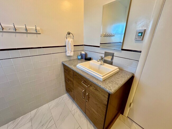 Building Photo - Charming Furnished Home in PG!