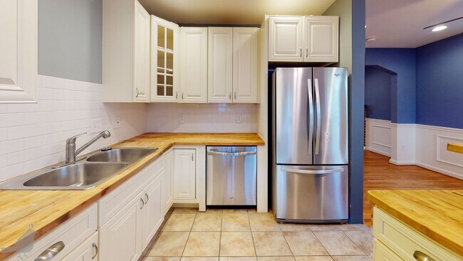 Building Photo - Fantastic Home in Fort Dupont Park! Parking and Basement Included!