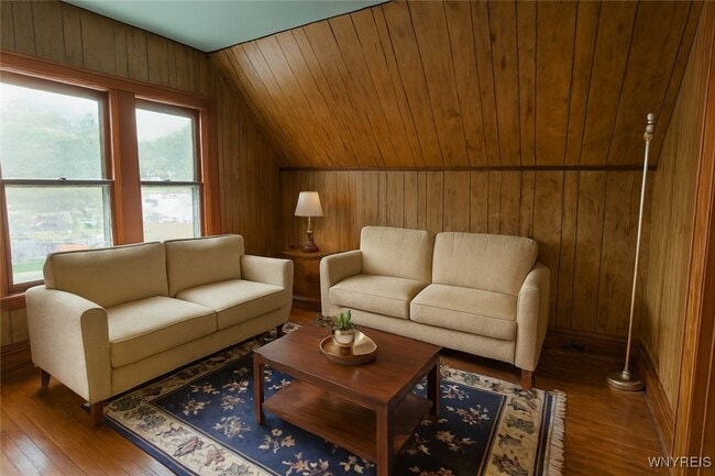 Building Photo - 325 Box Ave