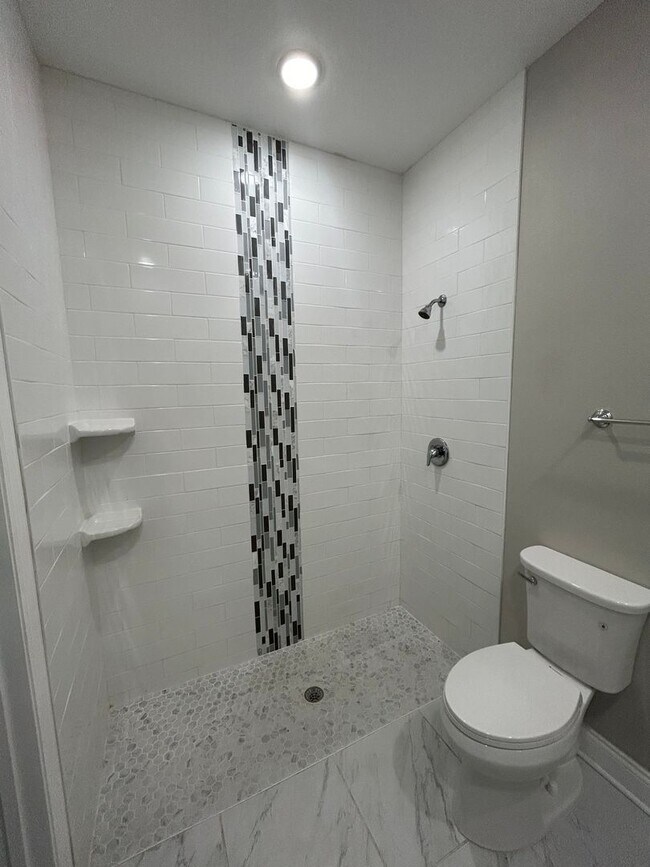 Building Photo - Renovated 3 Bedroom, 2 Bath Duplex Home in...