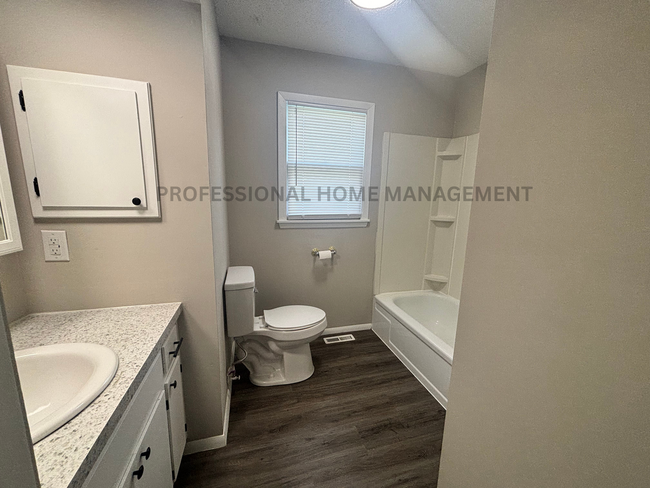 Building Photo - Beautifully remodeled 3 bedroom 1 bath!