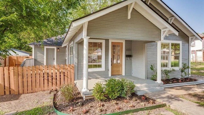 Building Photo - 1122 Newport Ave