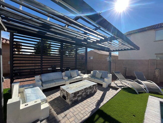 Building Photo - 5 Bedroom Home in the Montelena Neighborho...