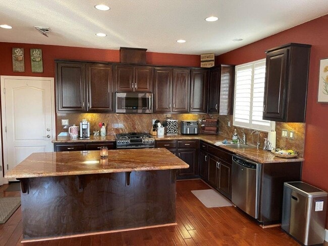 Building Photo - NEWER MODERN HOME BEHIND KAISER VACAVILLE *STAR RENTALS