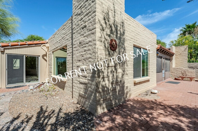 Building Photo - 5084 N Camino Del Lazo