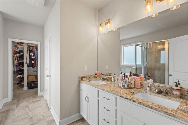 Building Photo - 2121 Charmond Dr