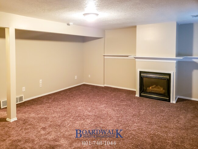 Building Photo - Incredible Townhome in WVC!