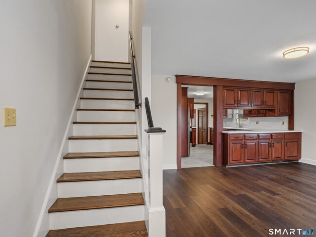 Building Photo - 8 Raleigh Rd