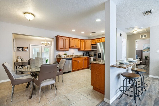 Building Photo - 2454 Whitman St