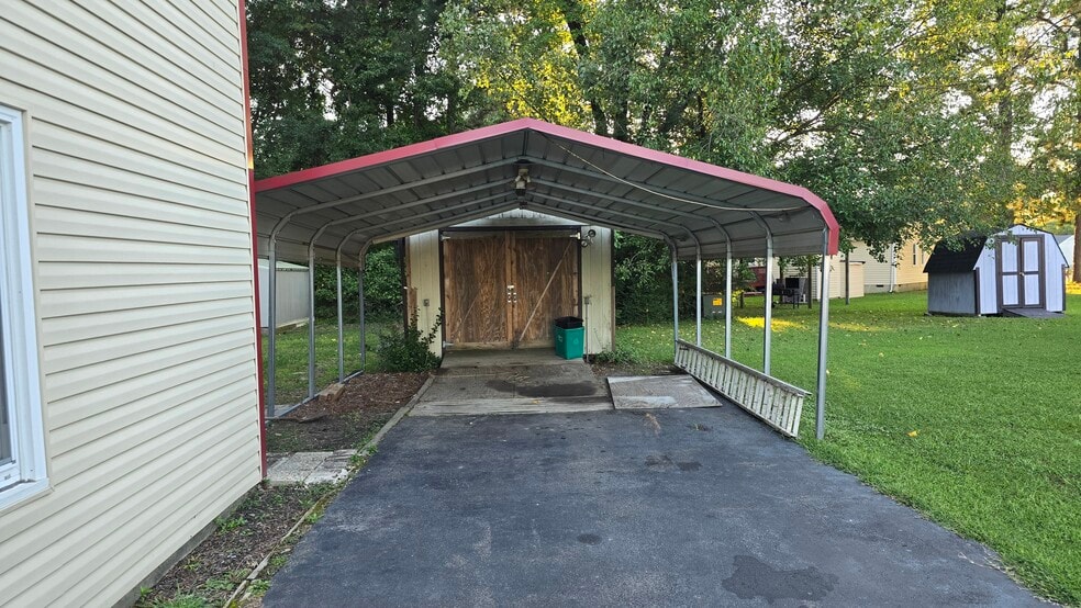 Detached Garage - 510 Besler Ln