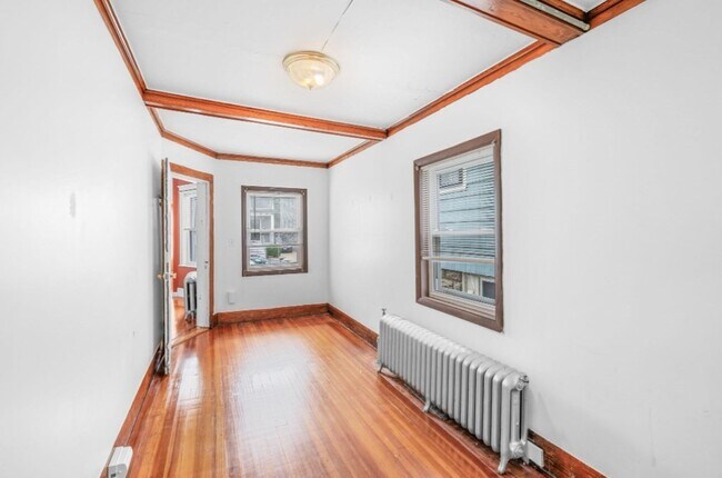 Building Photo - 114 Cedar St