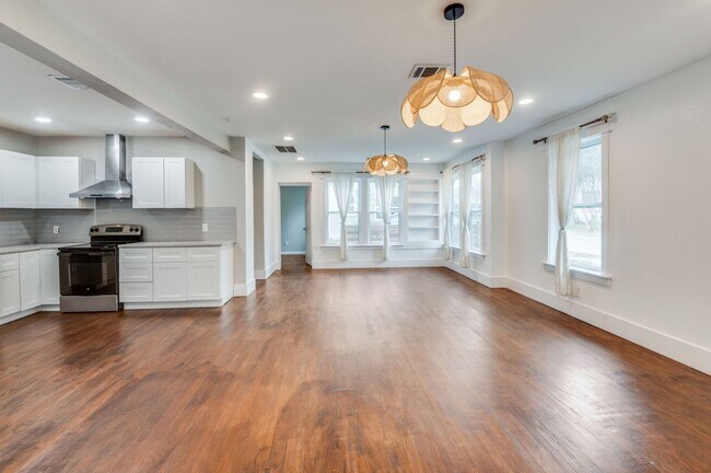 Building Photo - 1218 Ranier St