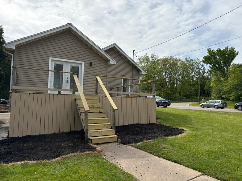 Outdoor deck - 1237 Center St