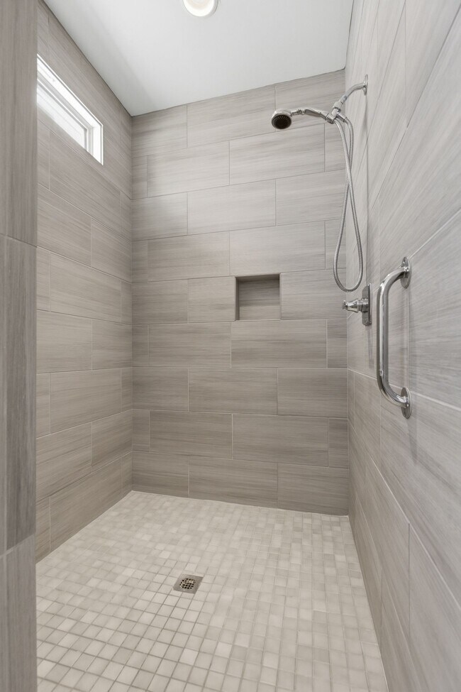 Building Photo - 1926A Castleman Dr