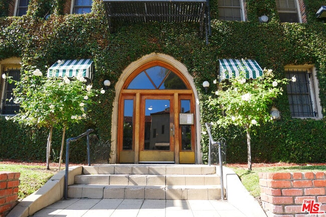 Primary Photo - 611 Cloverdale Ave