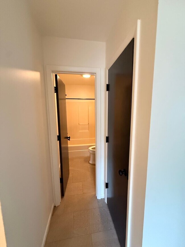 Building Photo - Three Bedroom Beautiful Home Available