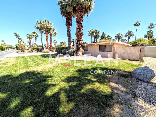 Building Photo - 2737 E Plaimor Ave