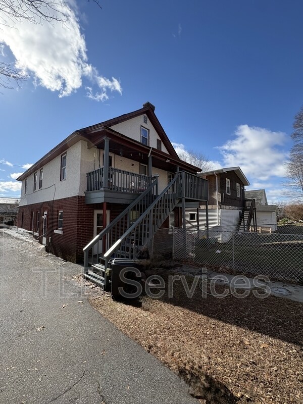 Building Photo - 221 3rd St
