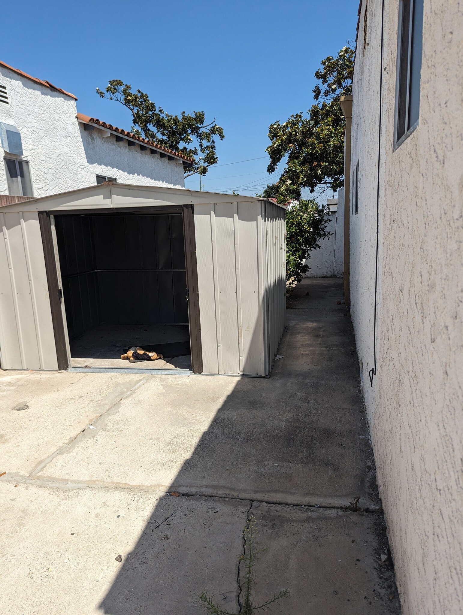 Building Photo - 642 W 103rd St