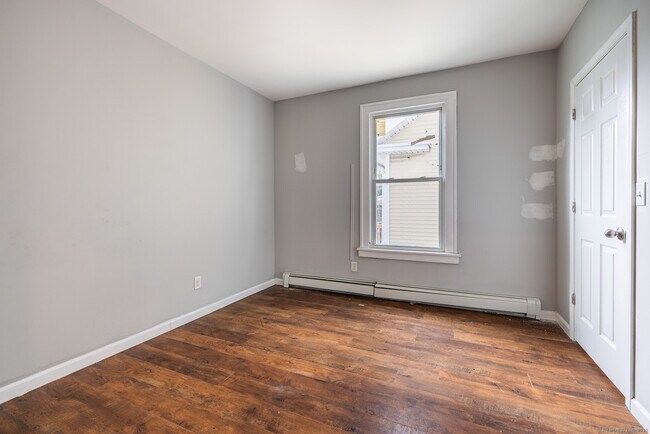 Building Photo - 341 Myrtle Ave
