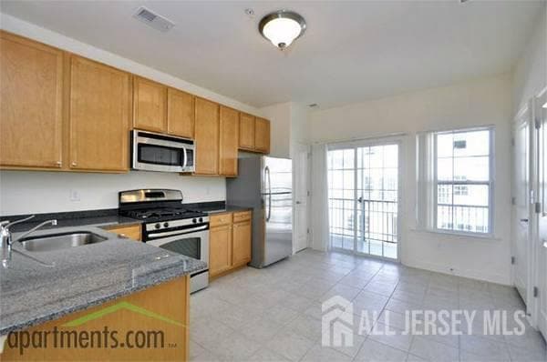 Building Photo - 406 Giordano Ave