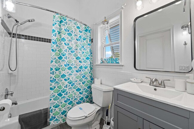 Building Photo - 42 Moody Dr