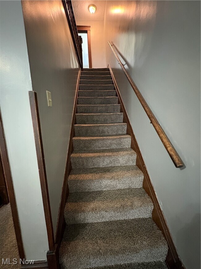 Building Photo - 242 W Summit St