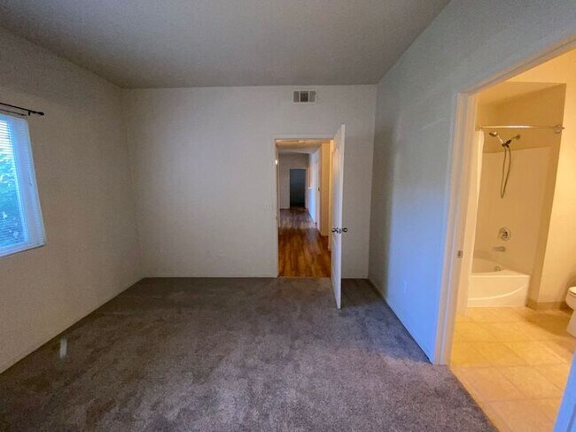 Building Photo - NW Reno Luxury 3 Bedroom Condo - Fitness Center, Pool, Club House